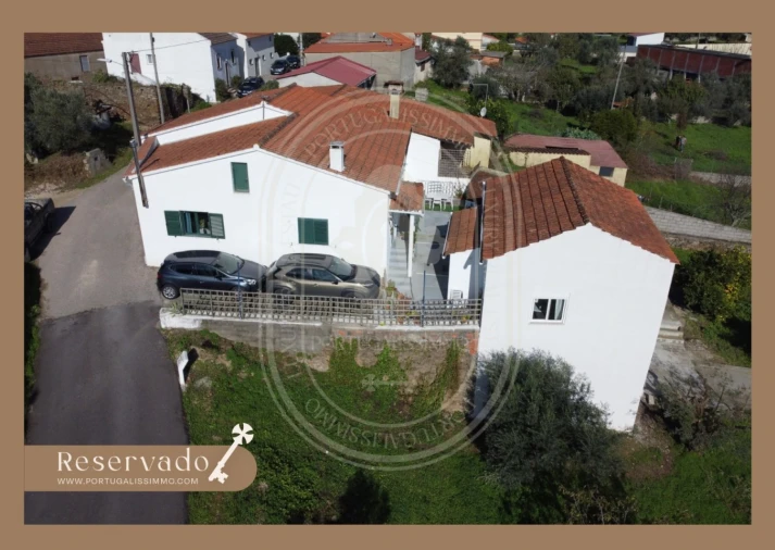 Moradia T4 para Venda em Serra e Junceira Foto 1