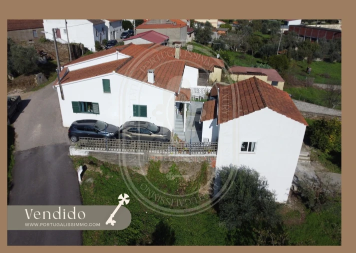 Moradia T4 para Venda em Serra e Junceira Foto 1