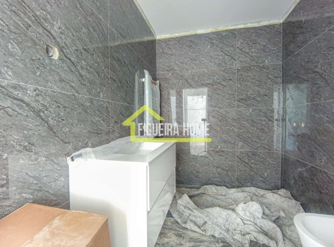 Moradia T4 para Venda em Tavarede Foto 21