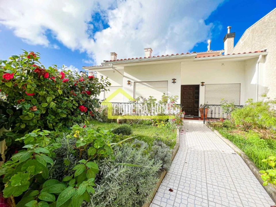 Moradia T4 para Venda em Buarcos Foto 1