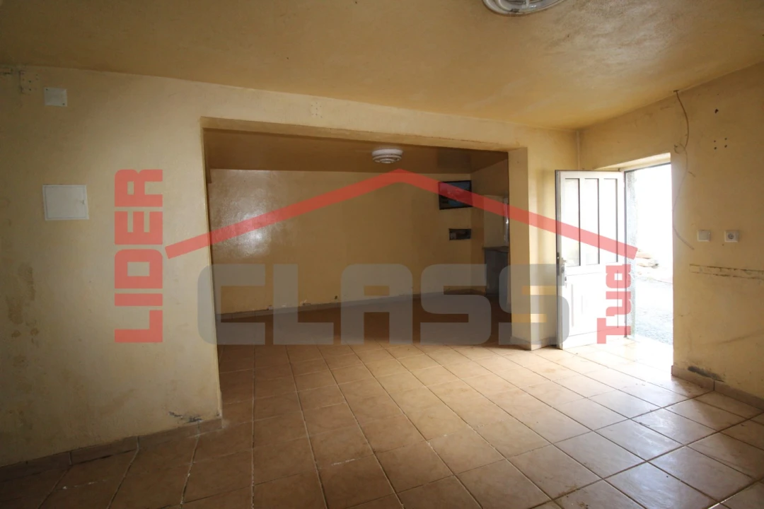 Moradia T3 para Venda em Brunhozinho, Castanheira e Sanhoane Foto 3