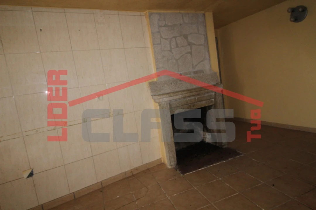 Moradia T3 para Venda em Brunhozinho, Castanheira e Sanhoane Foto 5