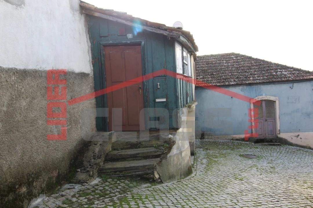 Moradia T2 para Venda em Açoreira Foto 1