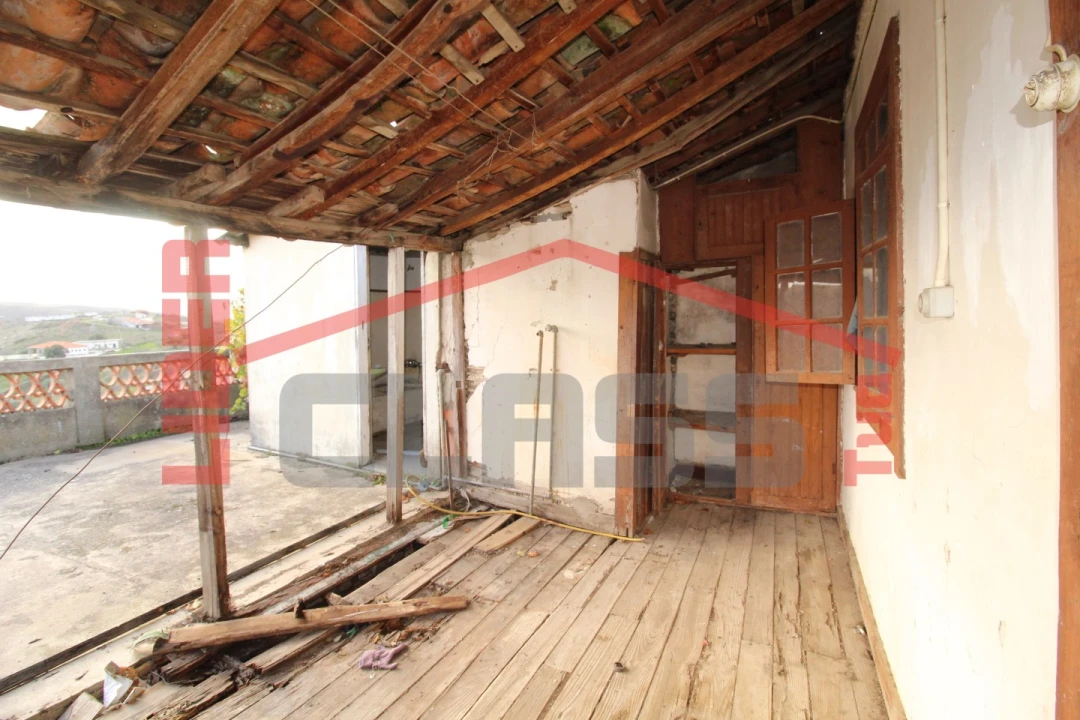 Moradia T2 para Venda em Açoreira Foto 8