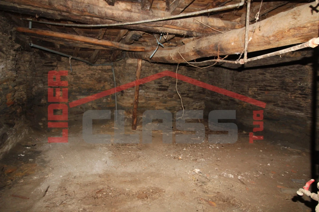 Moradia T2 para Venda em Açoreira Foto 11