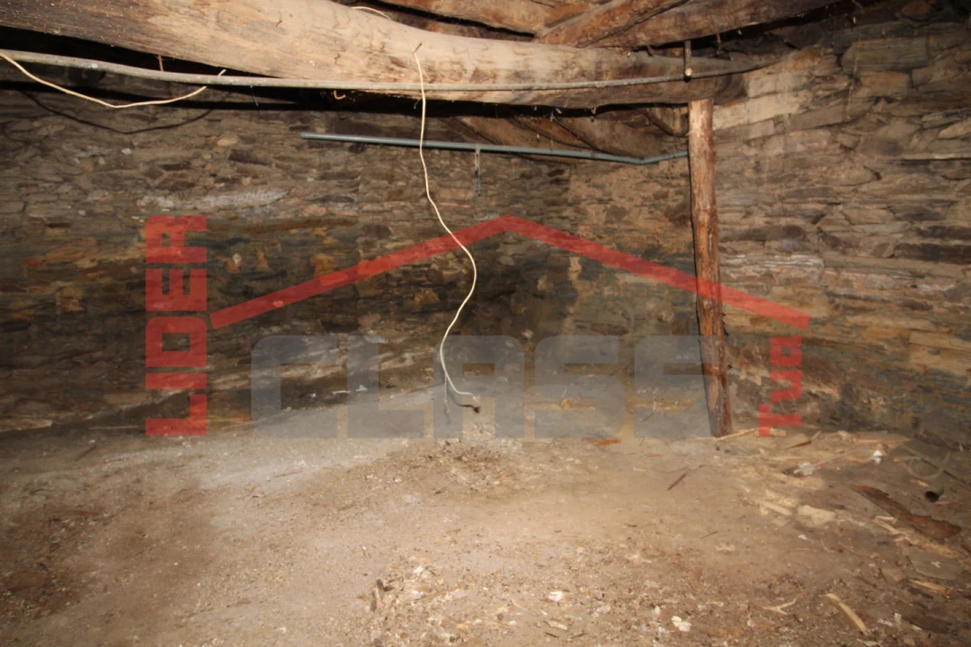 Moradia T2 para Venda em Açoreira Foto 14