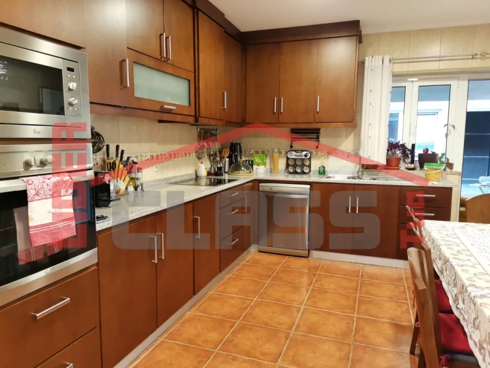 Moradia T6 para Venda em São Salvador Foto 6