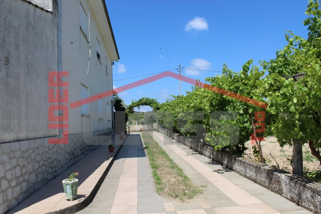 Moradia T6 para Venda em Aguieiras Foto 3