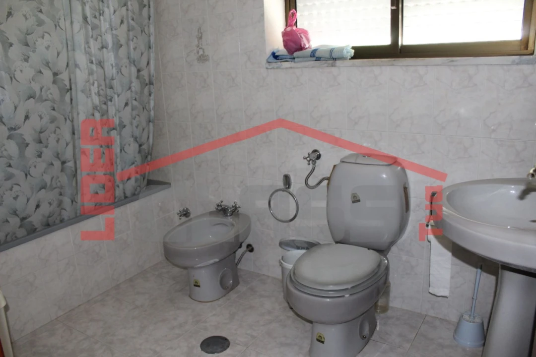 Moradia T6 para Venda em Aguieiras Foto 30