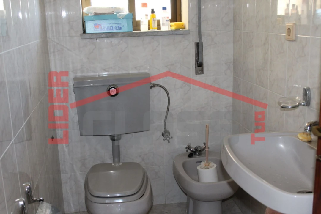 Moradia T6 para Venda em Aguieiras Foto 31