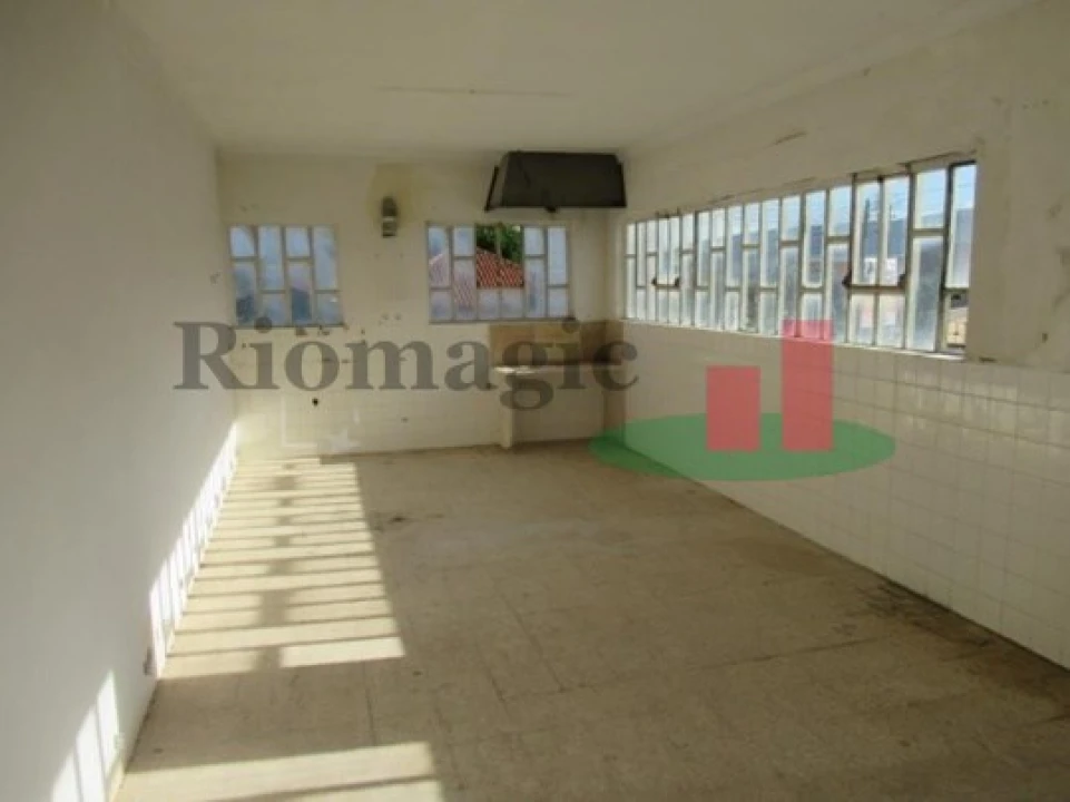 Armazém para Venda em Alcobaça e Vestiaria Foto 18