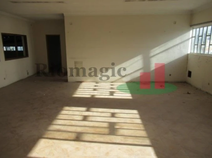 Armazém para Venda em Alcobaça e Vestiaria Foto 15