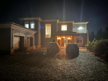 Moradia T4 para Venda em Loule (São Clemente)