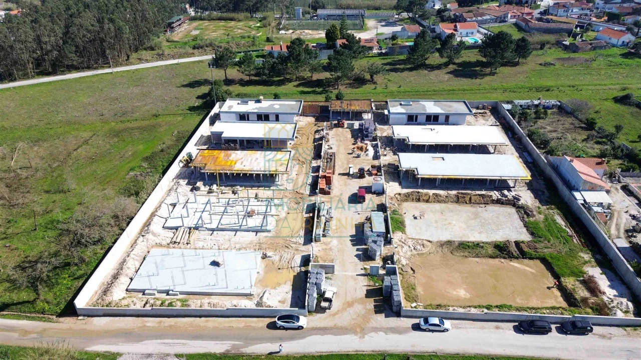 Moradia T3 para Venda em Santa Maria, São Pedro e Sobral da Lagoa Foto 14