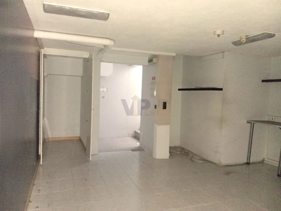 Loja para Arrendamento em Paranhos Foto 39