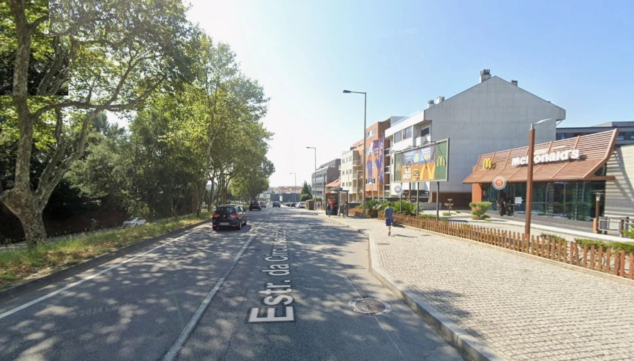 Loja para Arrendamento em Paranhos Foto 12