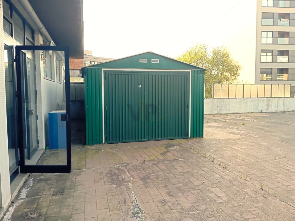 Loja para Arrendamento em Paranhos Foto 10