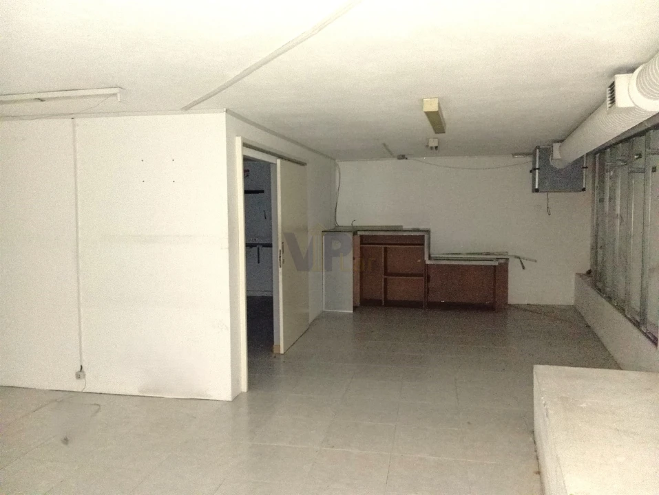 Loja para Arrendamento em Paranhos Foto 34