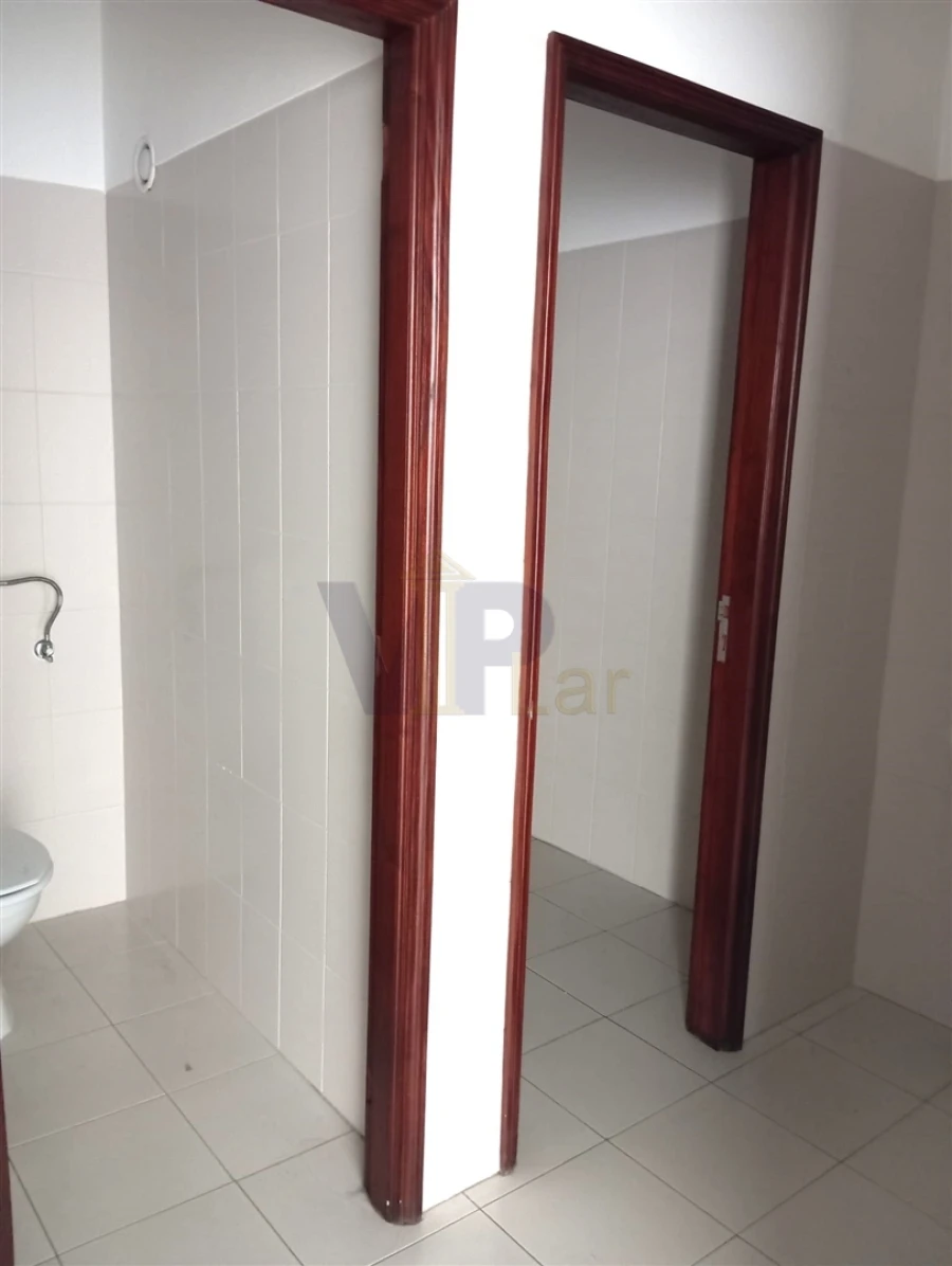 Loja para Arrendamento em Paranhos Foto 30