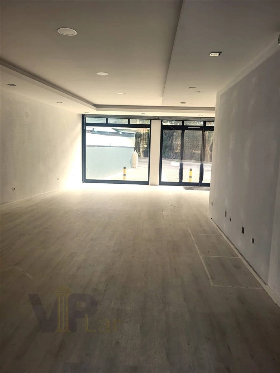 Loja para Arrendamento em Paranhos Foto 4