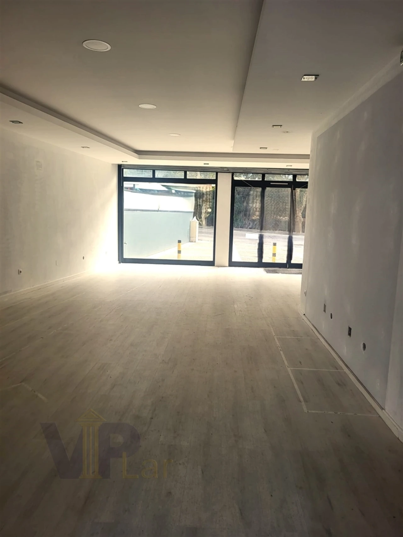 Loja para Arrendamento em Paranhos Foto 4