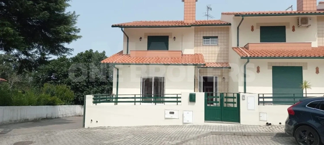 Moradia T3 para Venda em Branca Foto 1