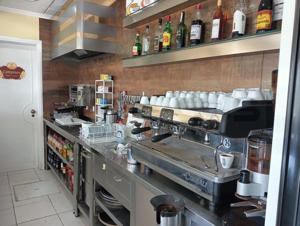 Negócio para Venda em Salreu Foto 4