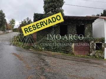 Moradia T2 para Venda em Arco de Baúlhe e Vila Nune