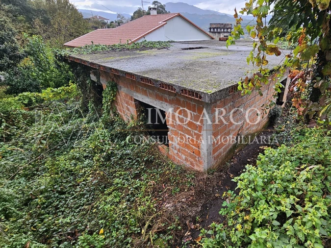 Moradia T2 para Venda em Arco de Baúlhe e Vila Nune