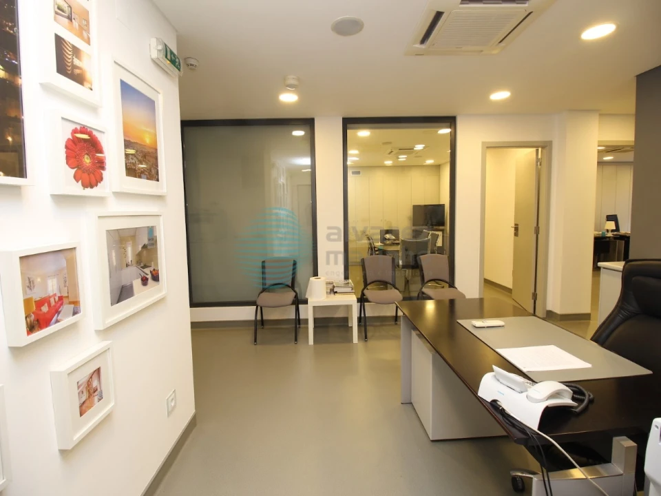 Escritório para Arrendamento em Santa Maria, São Pedro e Matacães Foto 2