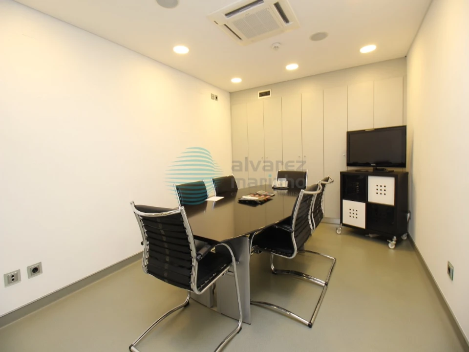 Escritório para Arrendamento em Santa Maria, São Pedro e Matacães Foto 6