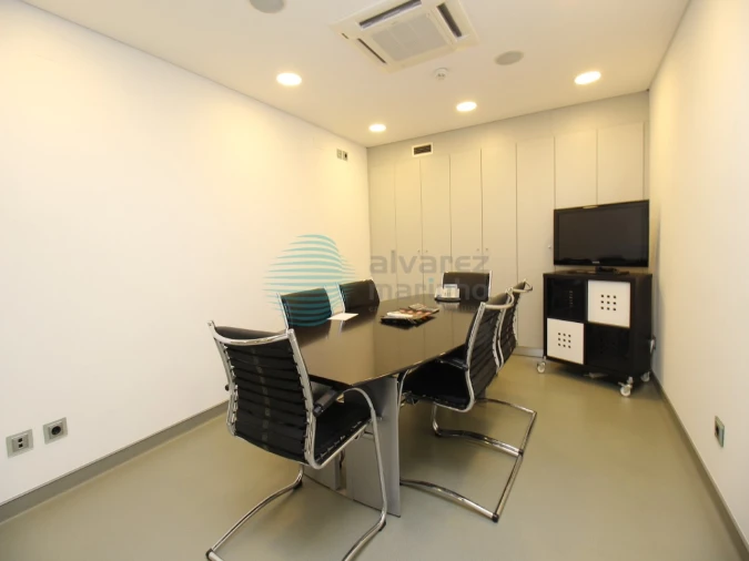 Escritório para Arrendamento em Santa Maria, São Pedro e Matacães Foto 6