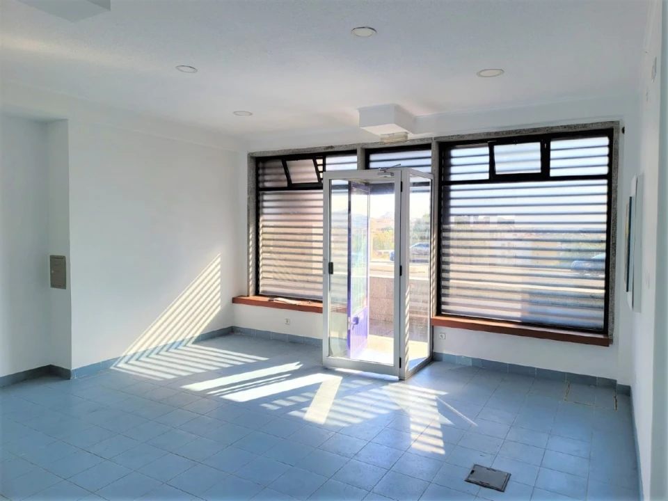 Loja para Venda em Algueirão-Mem Martins Foto 1