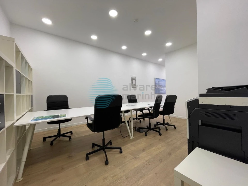 Loja para Cedência de Quotas em Avenidas Novas Foto 4