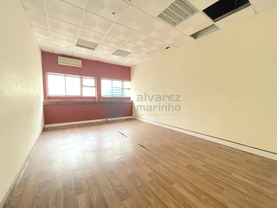 Armazém para Arrendamento em Santa Maria, São Pedro e Matacães Foto 4