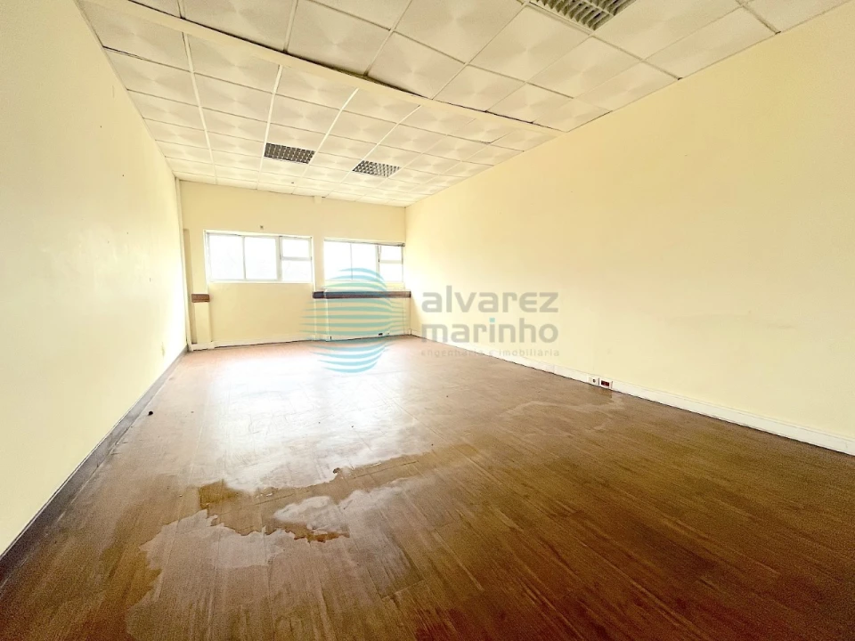 Armazém para Arrendamento em Santa Maria, São Pedro e Matacães Foto 14