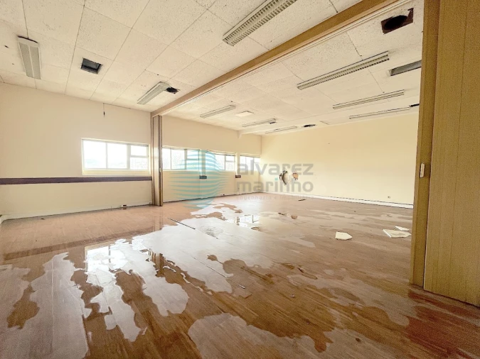 Armazém para Arrendamento em Santa Maria, São Pedro e Matacães Foto 16