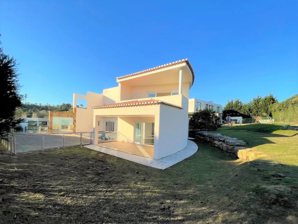 Moradia T4 para Venda em Queluz e Belas Foto 1