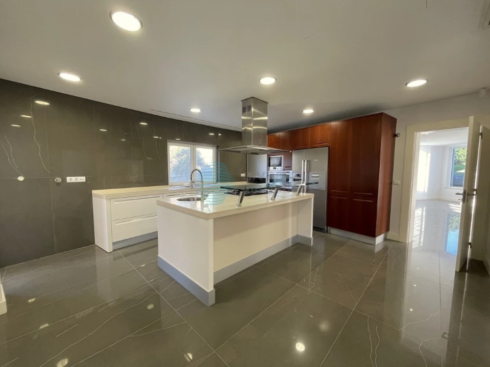 Moradia T4 para Venda em Queluz e Belas Foto 5