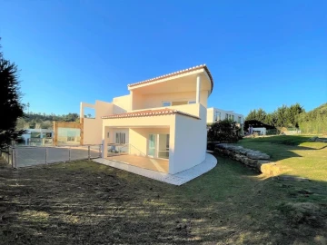 Moradia T4 para Venda em Queluz e Belas