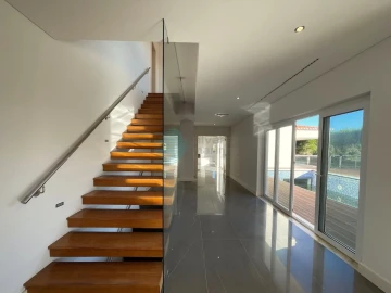 Moradia T4 para Venda em Queluz e Belas