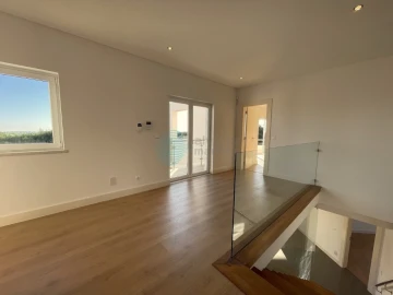 Moradia T4 para Venda em Queluz e Belas