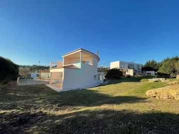 Moradia T4 para Venda em Queluz e Belas