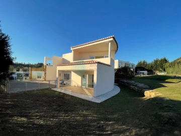 Moradia T4 para Venda em Queluz e Belas