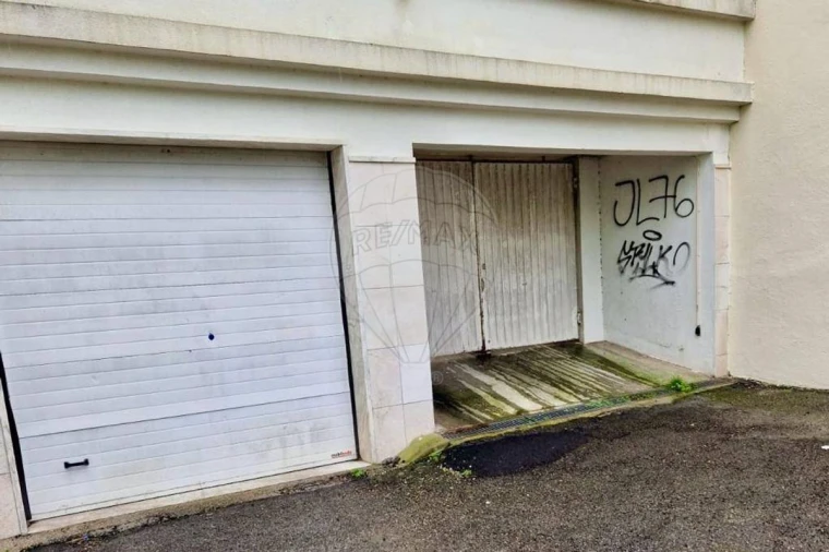 Garagem para Arrendamento em Agualva e Mira-Sintra