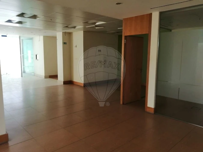 Loja para Venda em Cortegaça Foto 3