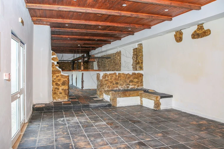 Loja para Arrendamento em Arranho Foto 3
