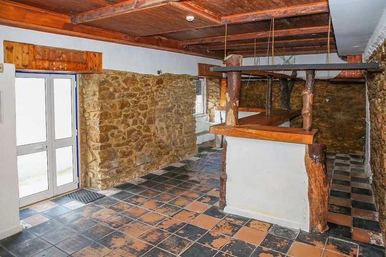 Loja para Arrendamento em Arranho Foto 5