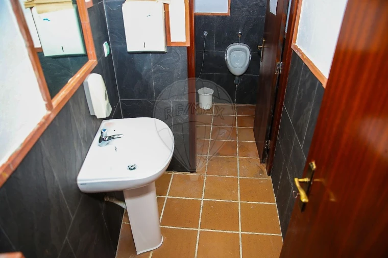 Loja para Arrendamento em Arranho Foto 10