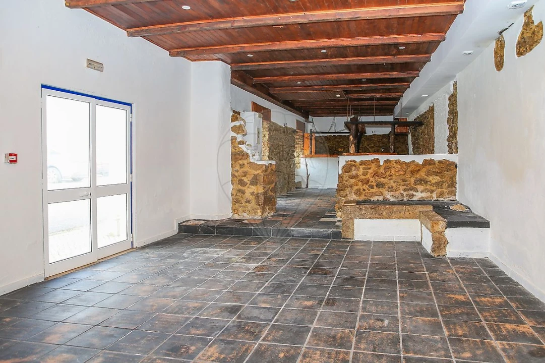 Loja para Arrendamento em Arranho Foto 2